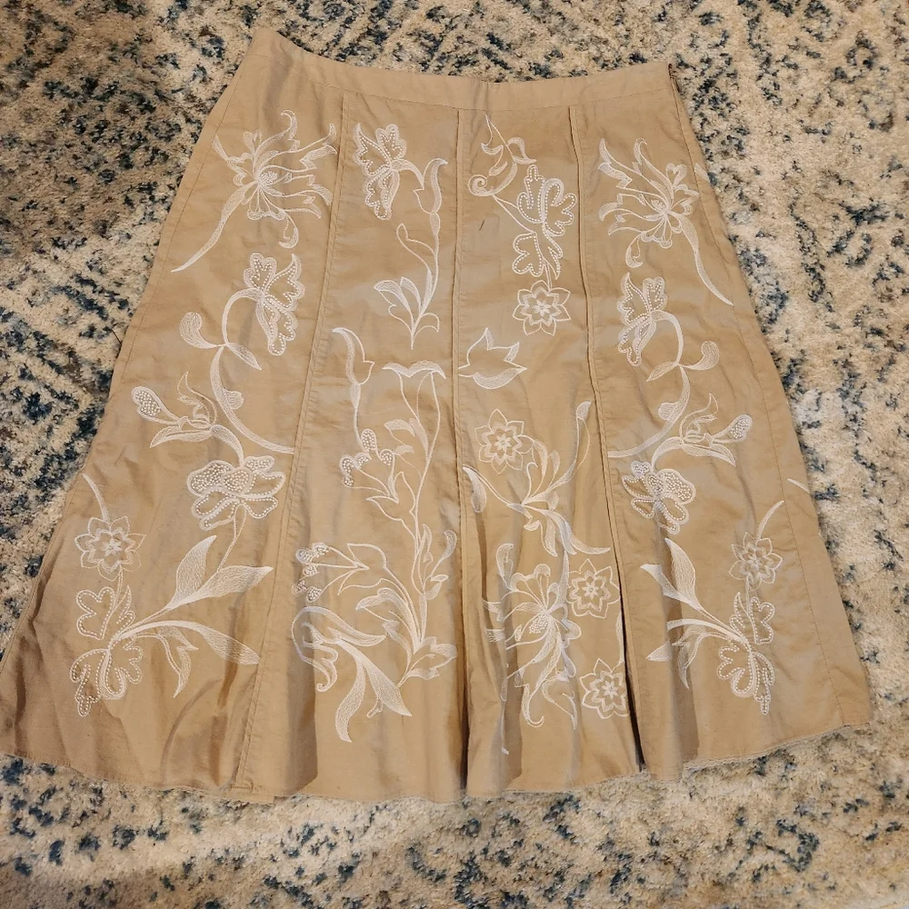 Ann Taylor Tan Cream Embellished Midi Skirt Sz 6 - Picture 2 of 6